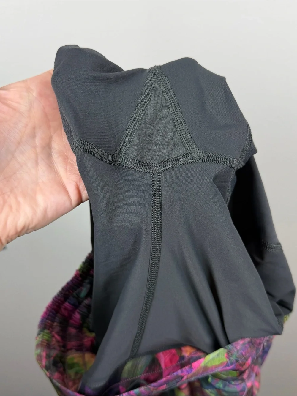 Lululemon Hotty Hot High-Rise Skirt Vivid Floral Tone Multi Graphite Size 4